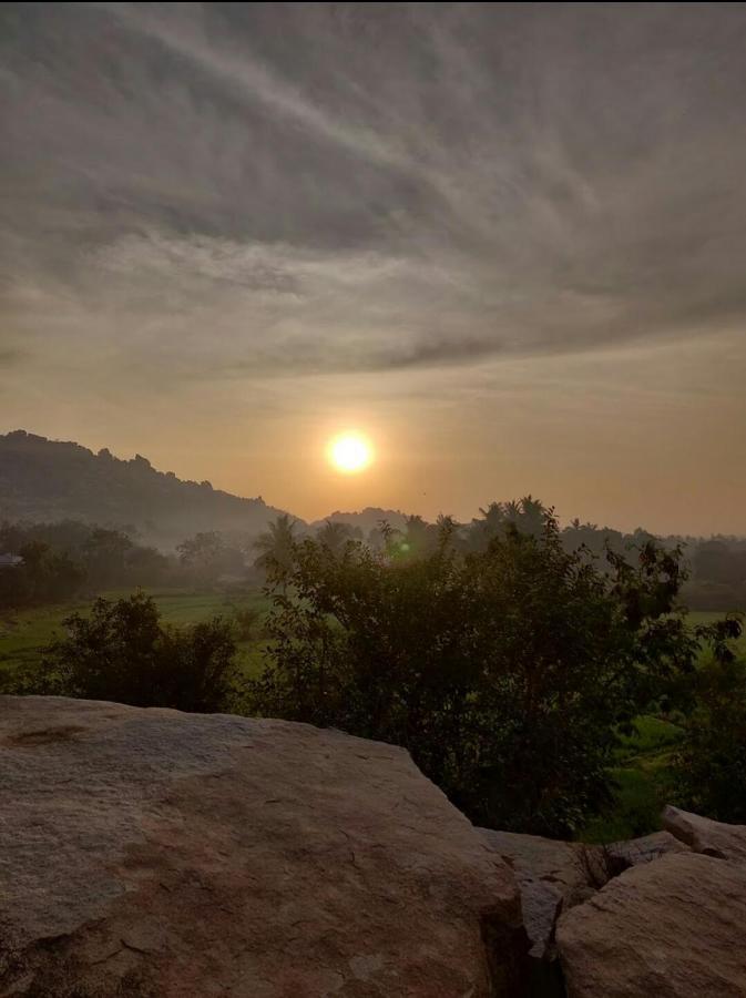 Sunrise Guest House & Restaurant Hampi Dış mekan fotoğraf